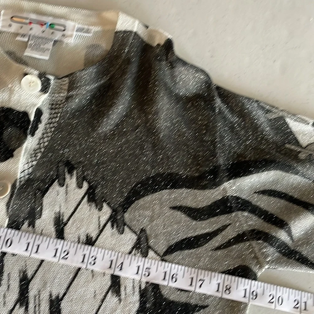 Eric Steven Light Sweater - Picture 9 of 13